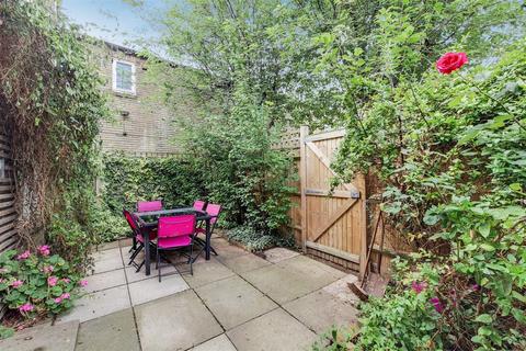 North Street, London