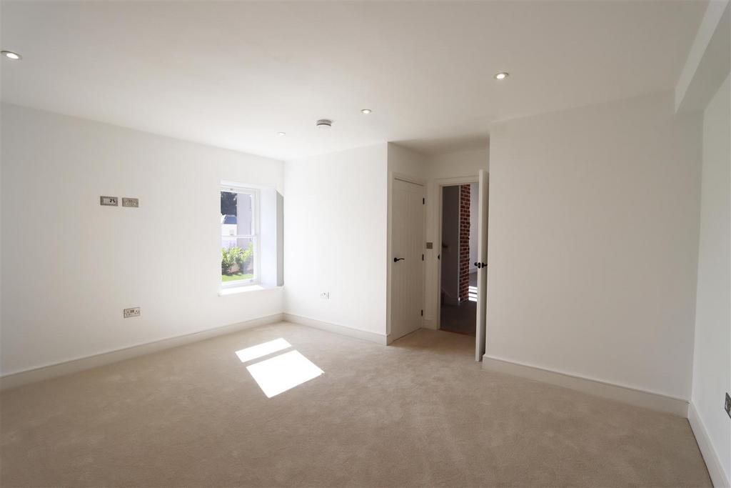 Ground floor bedroom edit 3 .jpg