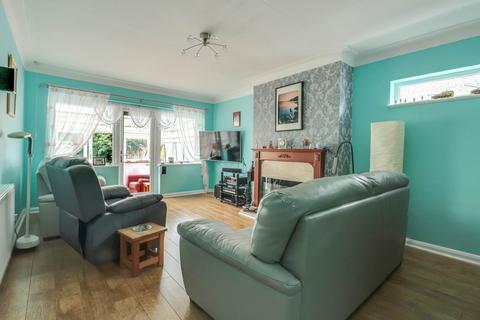 17 Chadacre Road, Southend-on-sea, SS1 3QX