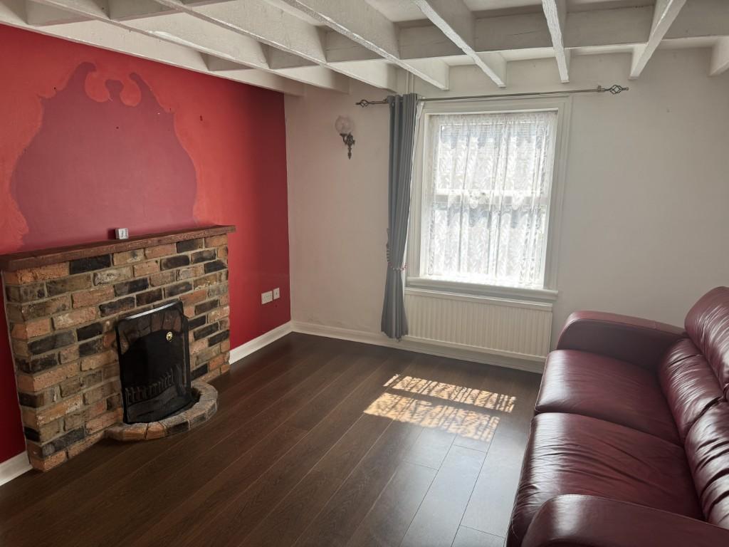 2 Medium T202508061631.jpg