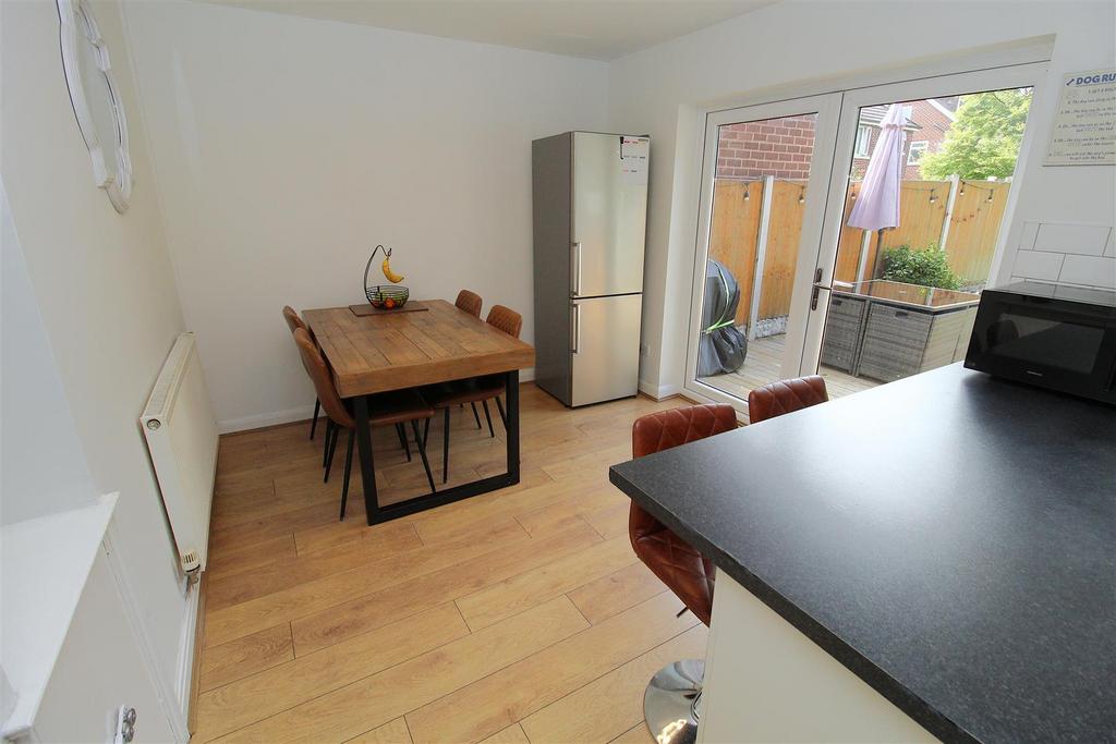 Kitchen2.JPG