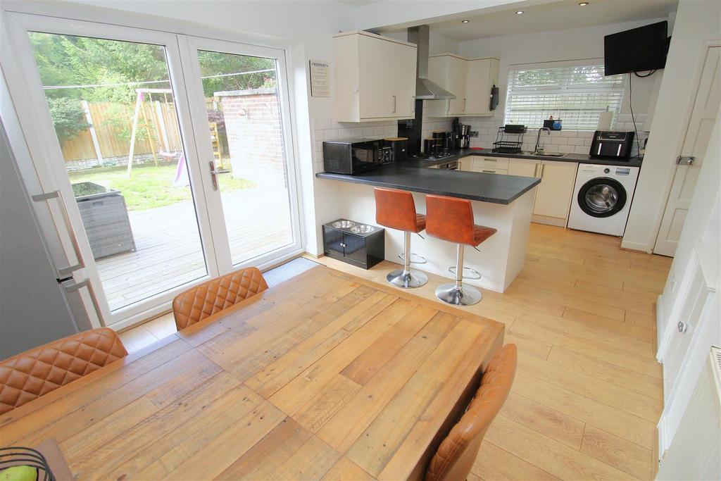 Kitchen5.JPG