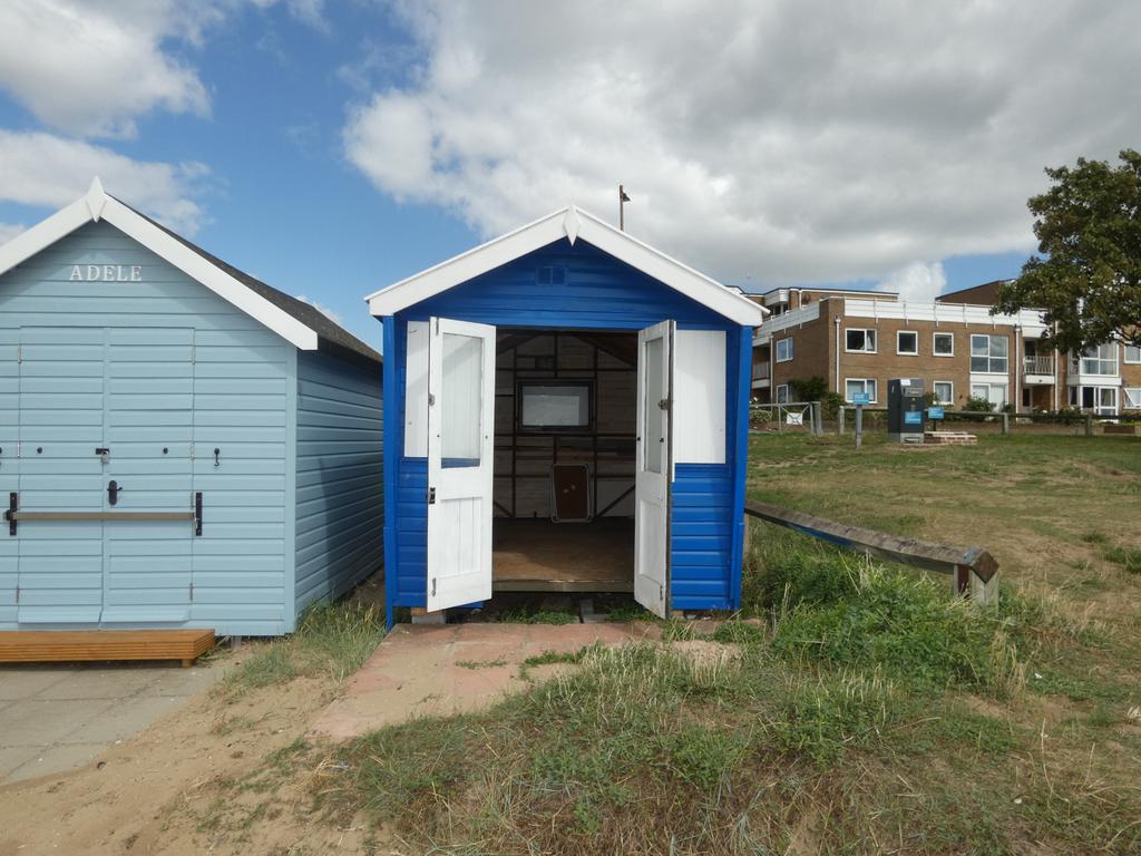 0 Bedroom Beach Hut for Sale