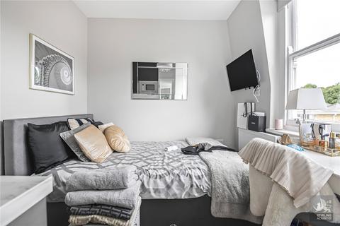 Studio to rent, Finchley Road, London, NW3