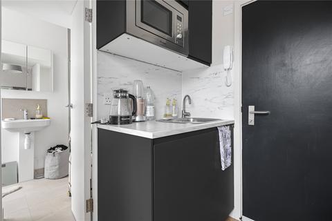 Studio to rent, Finchley Road, London, NW3
