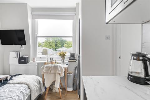Studio to rent, Finchley Road, London, NW3