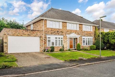 4 bedroom detached house for sale, Milstead Close, Tadworth