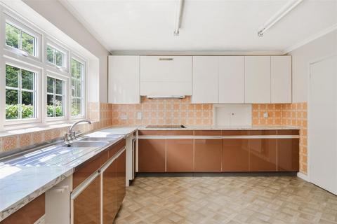 4 bedroom detached house for sale, Milstead Close, Tadworth