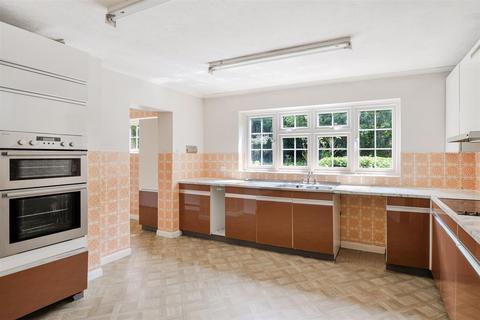 4 bedroom detached house for sale, Milstead Close, Tadworth
