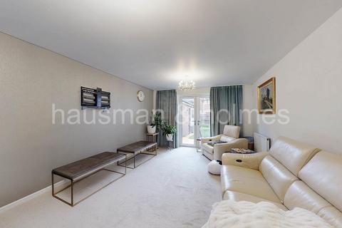 4 bedroom detached house for sale, Brassey Way, SG16