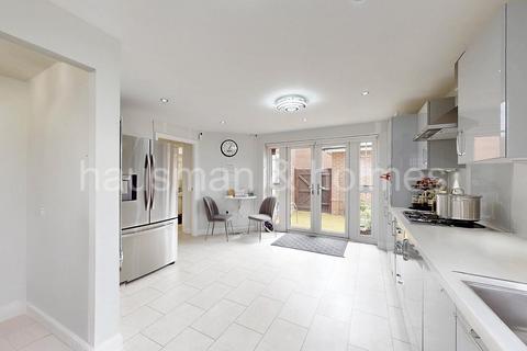 4 bedroom detached house for sale, Brassey Way, SG16