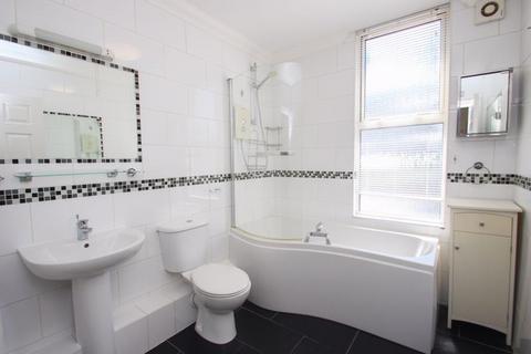 1 bedroom flat to rent, New Road, Rochester