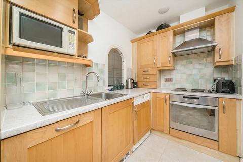 1 bedroom flat for sale, Aitman Drive, Brentford TW8