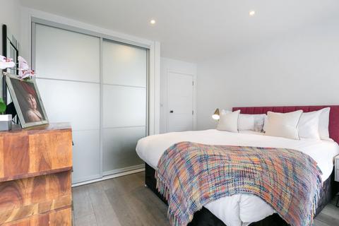 1 bedroom apartment to rent, Rathbone Place