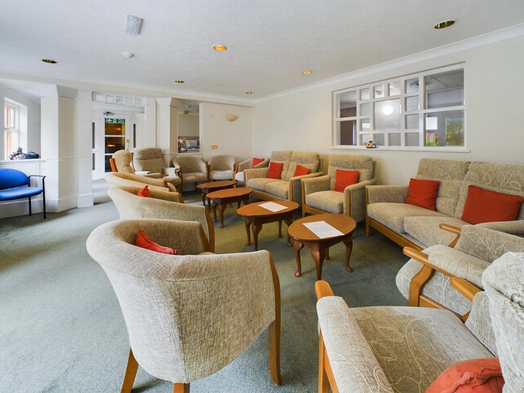 Comm Lounge