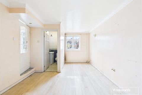 4 bedroom semi-detached house for sale, Mallard Way, London NW9