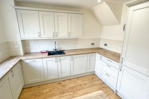 3 bedroom semi-detached house to rent, Redshank Close, Newton-Le-Willows, WA12