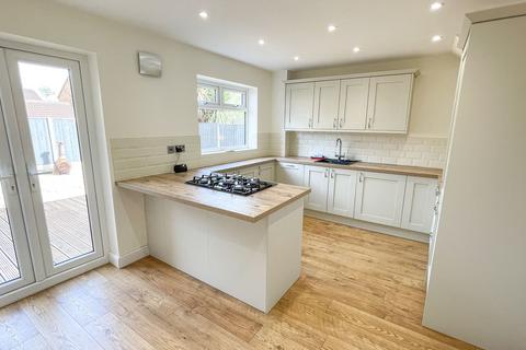 3 bedroom semi-detached house to rent, Redshank Close, Newton-Le-Willows, WA12