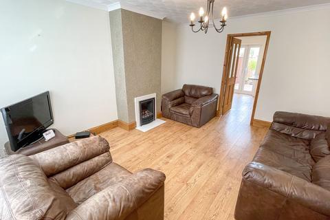 3 bedroom semi-detached house to rent, Redshank Close, Newton-Le-Willows, WA12
