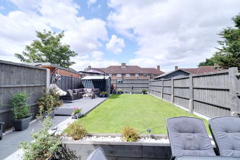 11 Nare Road, Aveley, South Ockendon, RM15 4RB