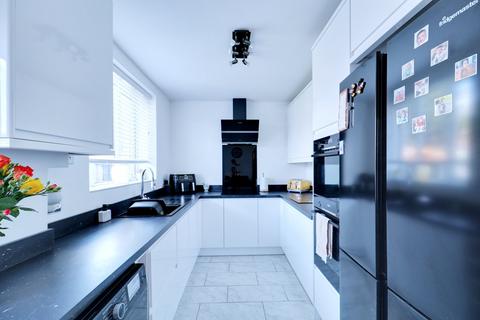 11 Nare Road, Aveley, South Ockendon, RM15 4RB