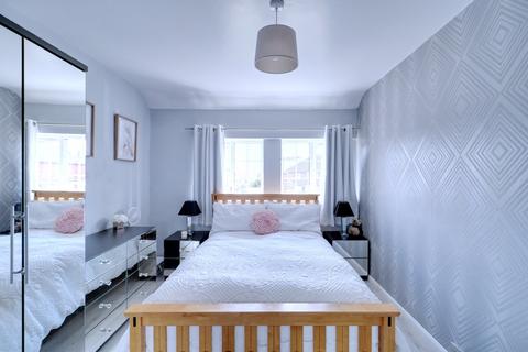 11 Nare Road, Aveley, South Ockendon, RM15 4RB
