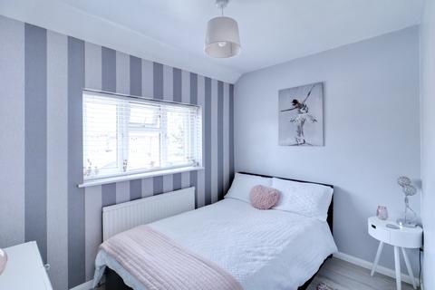 11 Nare Road, Aveley, South Ockendon, RM15 4RB