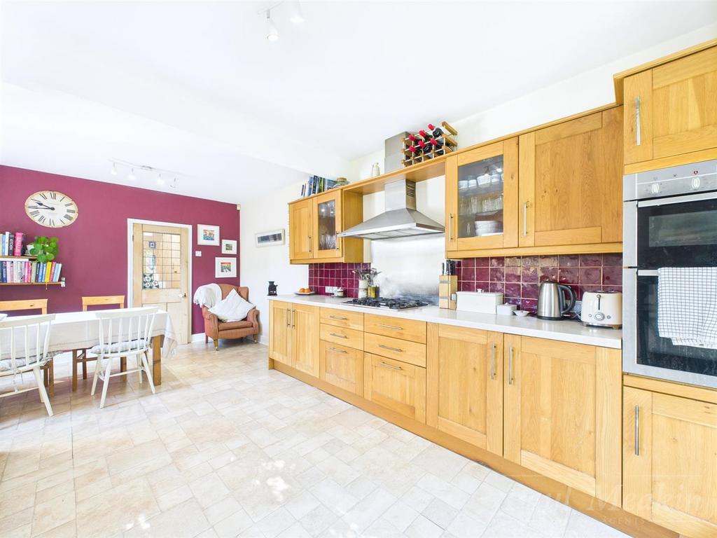 Kitchen/ Breakfast Room