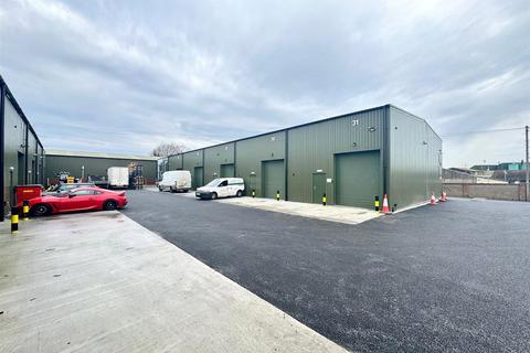 Industrial unit to rent - Sedge Green, Nazeing, Waltham Abbey, Essex, EN9