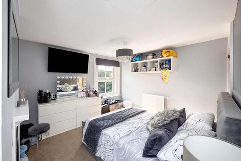25 Alpha Road, Crawley, RH11 7BH