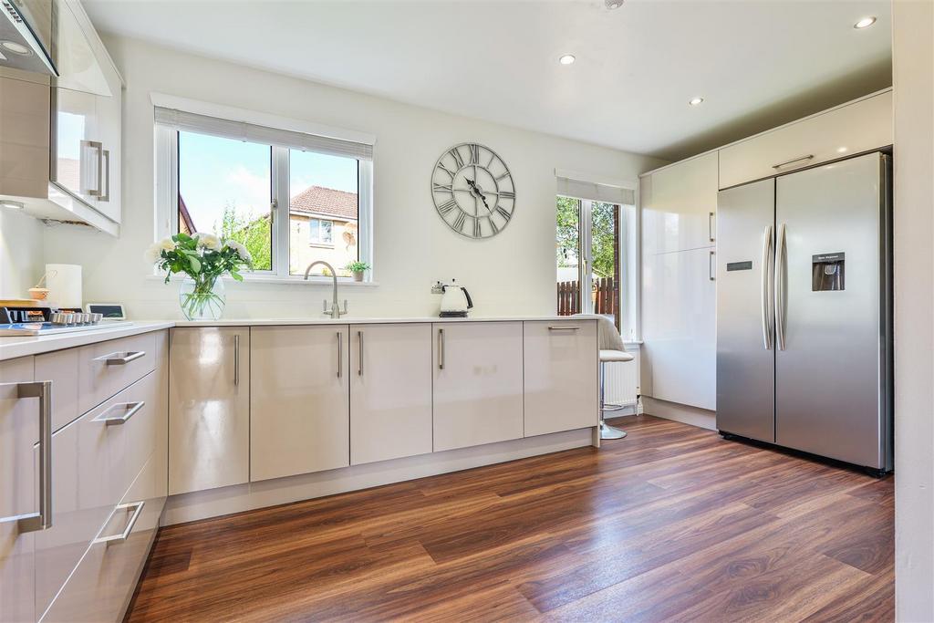 8- Kitchen.jpg