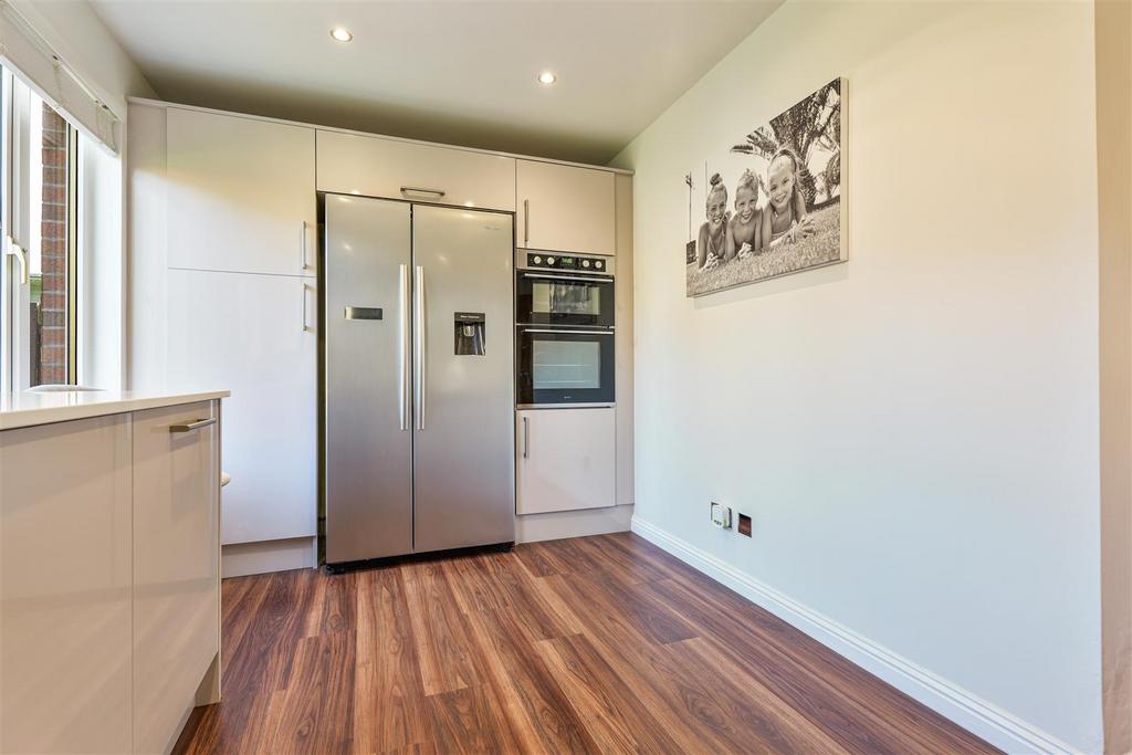 9- Kitchen.jpg
