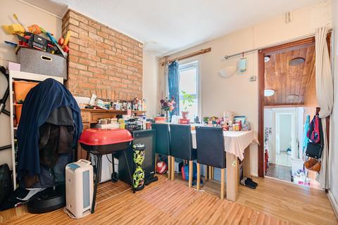 undefined, Blenheim Gardens, Reading, Berkshire