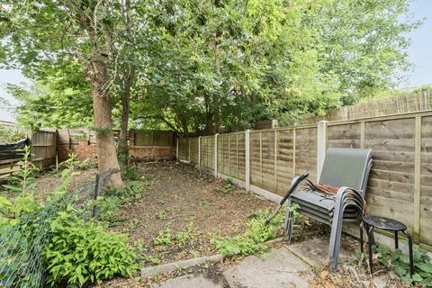 undefined, Blenheim Gardens, Reading, Berkshire