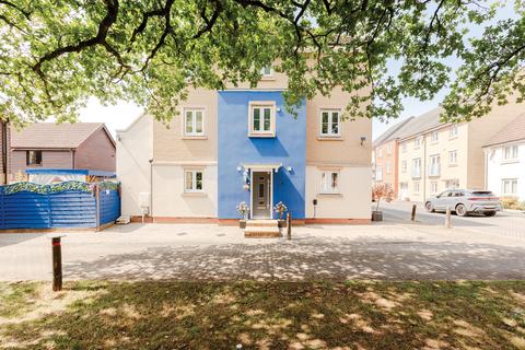 4 bedroom end of terrace house for sale