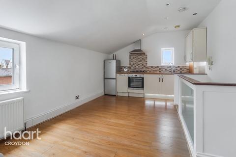 2 bedroom flat to rent, Woodside Green, LONDON