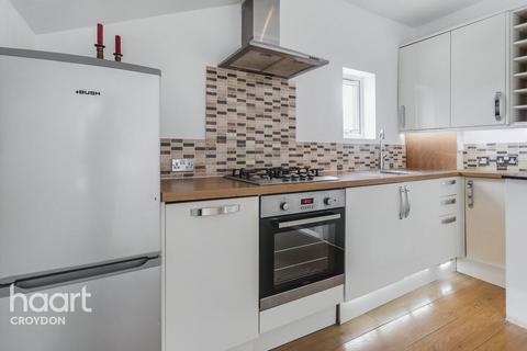 2 bedroom flat to rent, Woodside Green, LONDON