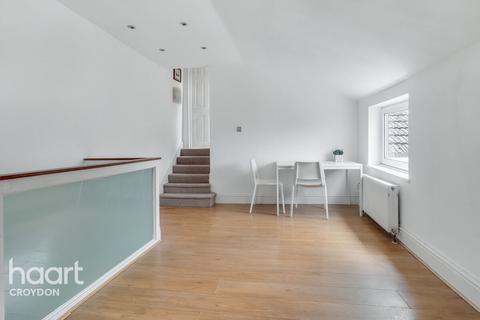 2 bedroom flat to rent, Woodside Green, LONDON