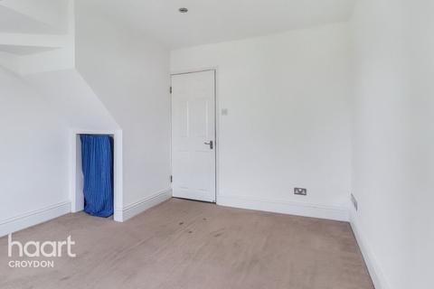 2 bedroom flat to rent, Woodside Green, LONDON