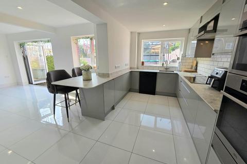 6 Woodside Way, Leighton Buzzard, LU7 2PN