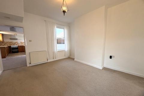 2 bedroom end of terrace house to rent, Sutton Poyntz