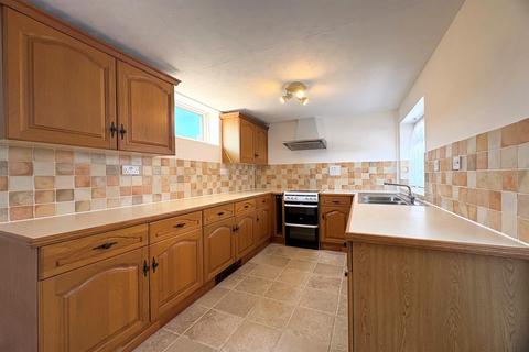 2 bedroom end of terrace house to rent, Sutton Poyntz