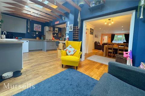 43 Chaffinch Close, Creekmoor, Poole, BH17 7UR