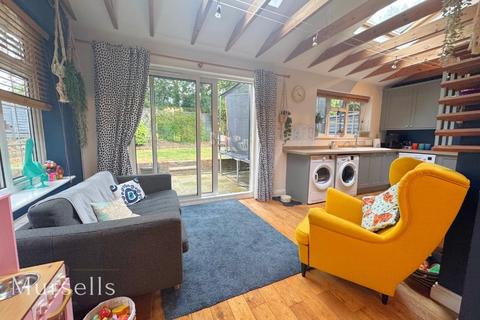 43 Chaffinch Close, Creekmoor, Poole, BH17 7UR