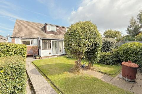 2 bedroom semi-detached bungalow for sale, Springbank Road, Farsley, Pudsey