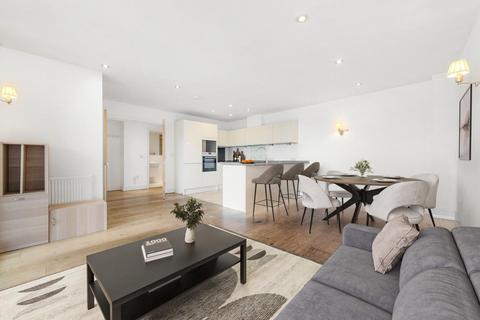 3 bedroom flat for sale, Carpenters Place, London SW4