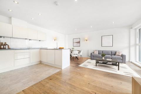 3 bedroom flat for sale, Carpenters Place, London SW4