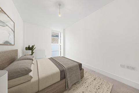 3 bedroom flat for sale, Carpenters Place, London SW4