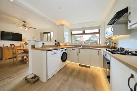 4 bedroom detached house for sale, Richmond Drive, Wolverhampton WV6