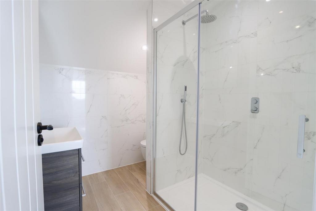 Upstairs en-suite 1 .jpg
